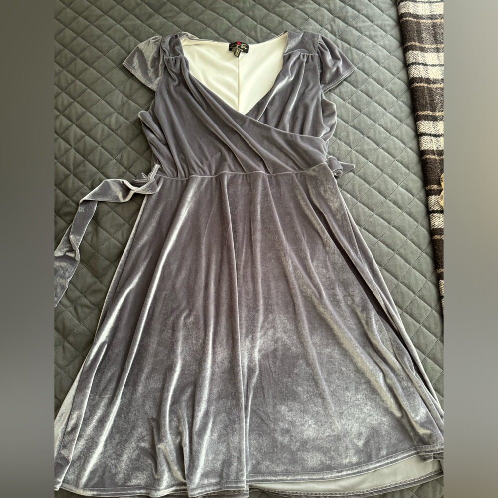 Lindy Bop Silver Velvet Holiday Dress in size US 12